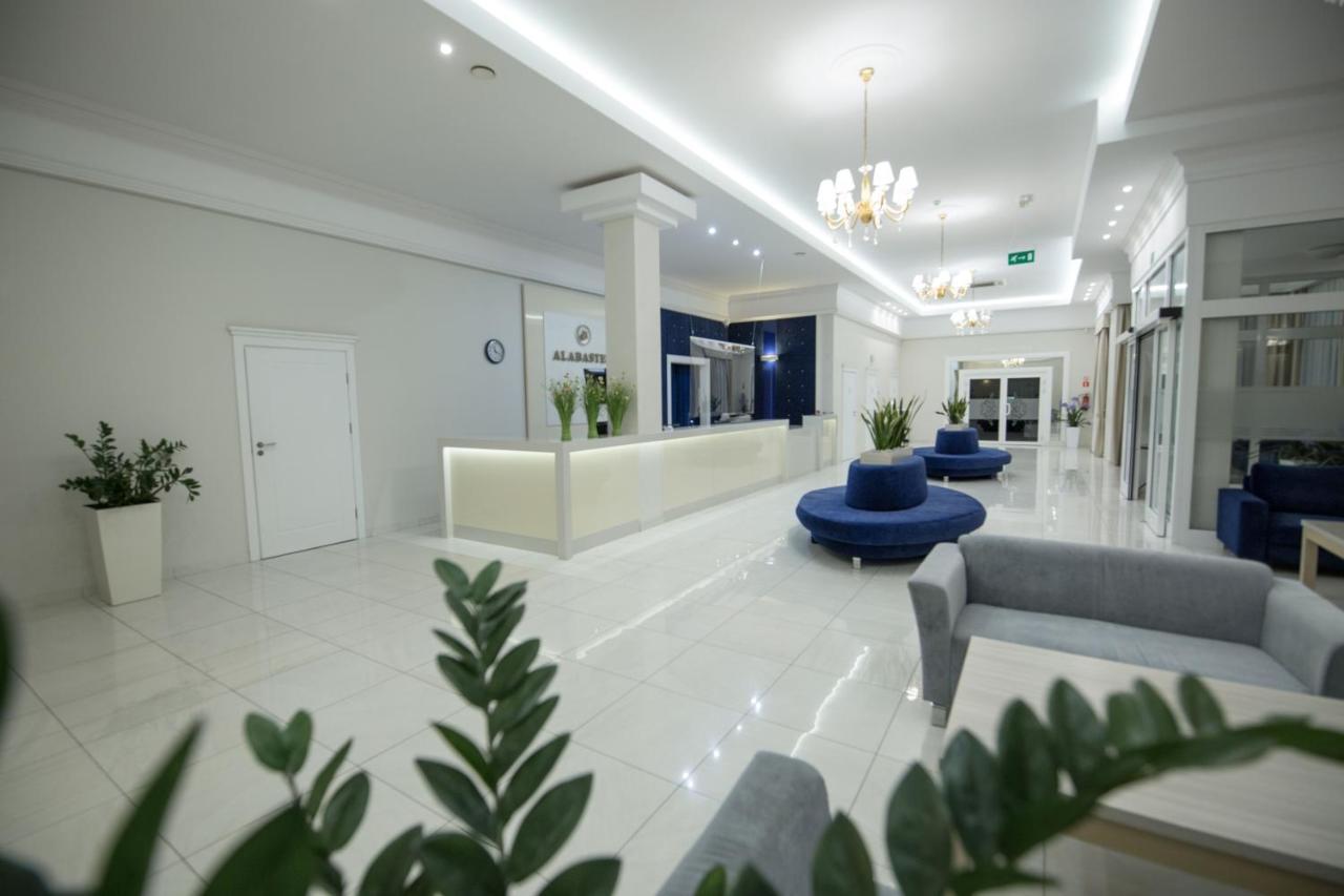 Alabaster Rezydencja เชชูฟ ภายนอก รูปภาพ
