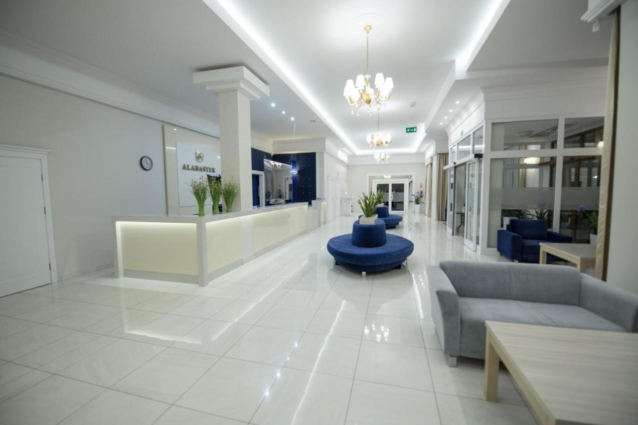 Alabaster Rezydencja เชชูฟ ภายนอก รูปภาพ